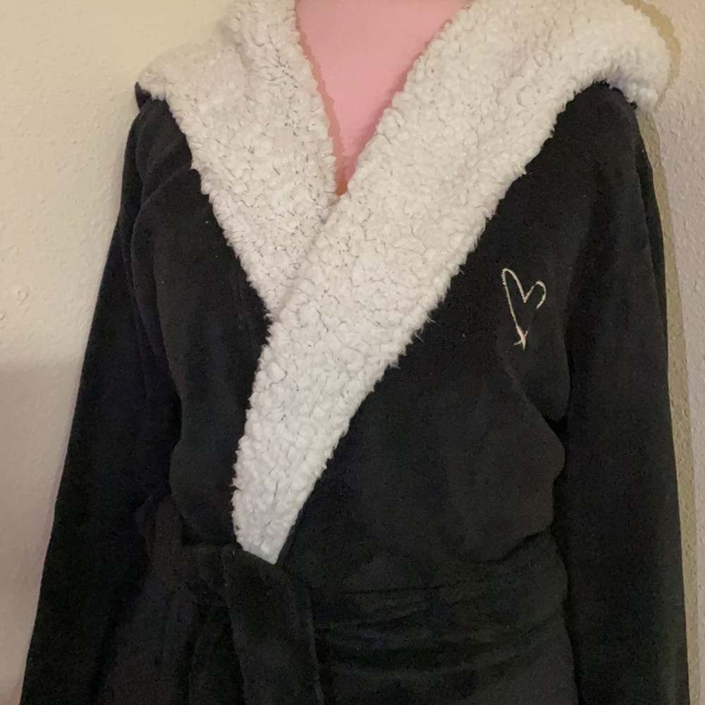 Victoria Secret Plush Robe - Picture 3 of 5